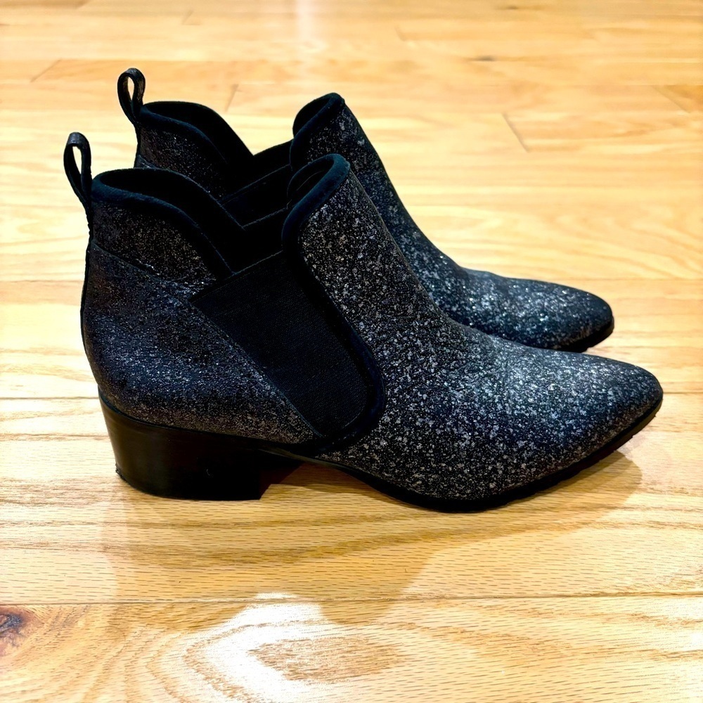Donald Pliner Darla Sparkle Boot - size 6.5​